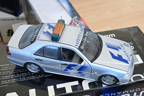 Models 26105 mercedes - 1:18,