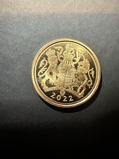 2022 22k  Quarter Sovereign Queen Elizabeth II  Coin