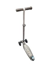 Maxi Micro Deluxe Scooter
