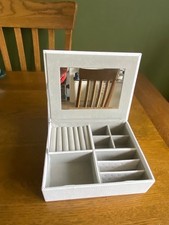 white leatherette jewellery box with grey interior and mirror weight 543g