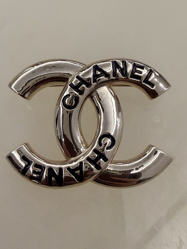Chanel logo brooch - cc, gold