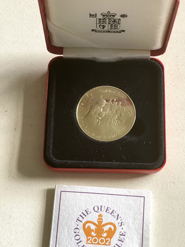 Royal mint the queens golden - royal,