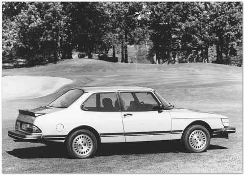 Saab 900i two door - two-door, press