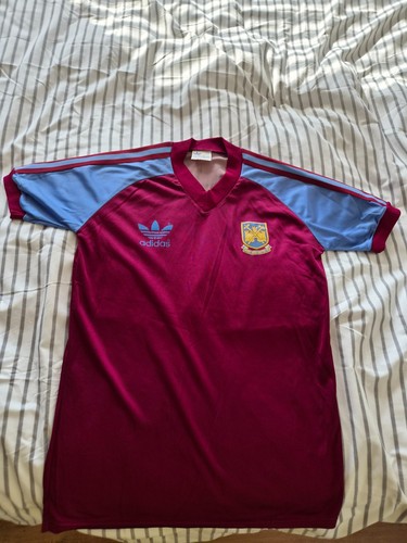 Authentic vintage 1981 adidas - authentic,