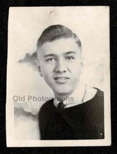 STUDIO PIC HANDSOME YOUNG MAN