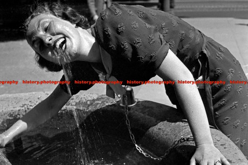 F000670 woman drinking water - f000670,