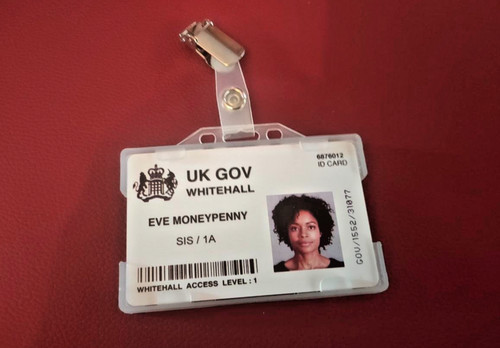 Prop james bond - -, eve