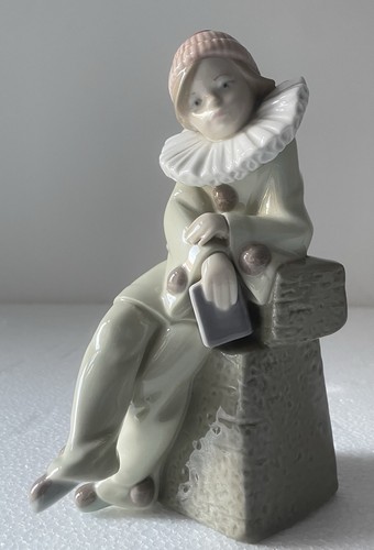Retired lladro figure 5203 - figure,