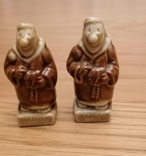Vintage pair wade - pair,