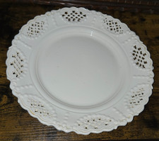 HARTLEY GREENS & CO • LEEDS POTTERY CREAMWARE 10.5 ” PIERCED PATTERN PLATE