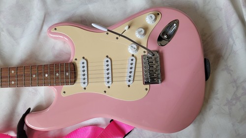 Squire fender bullet strat - by,