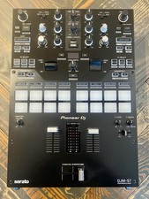 Pioneer DJ DJM-S7 Mixer Black + Serato P’nT Dj + DeckSaver