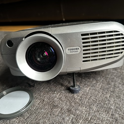 Toshiba tlp560 lcd portable - toshiba,