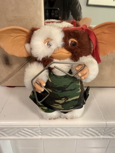 Gremlins gizmo figure - gremlins,