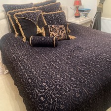 Harrods Black And Gold Super King Duvet Cover With Cushions 