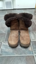 Chestnut UGG Australia classic