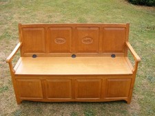 KNIGHTMAN OAK MONK'S BENCH, SETTLE WITH  CARVED PIG MOTIFS ( MOUSEMAN ) CRITTER