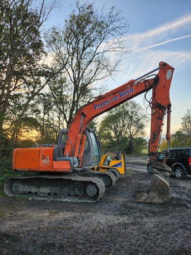 Hitachi ex135lc digger - hitachi,