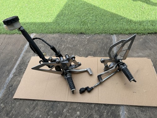 Kawasaki zx7r rearsets - oe,