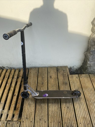 Mongoose stunt scooter with - stunt,