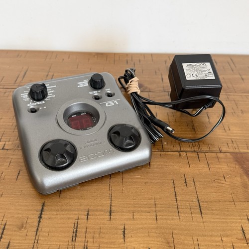 Zoom guitar effects pedal - zoom,