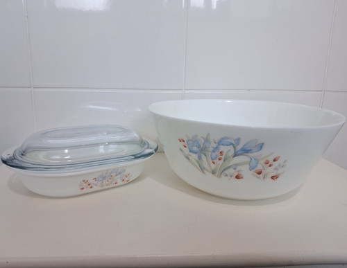 Pyrex england vintage iris - england,