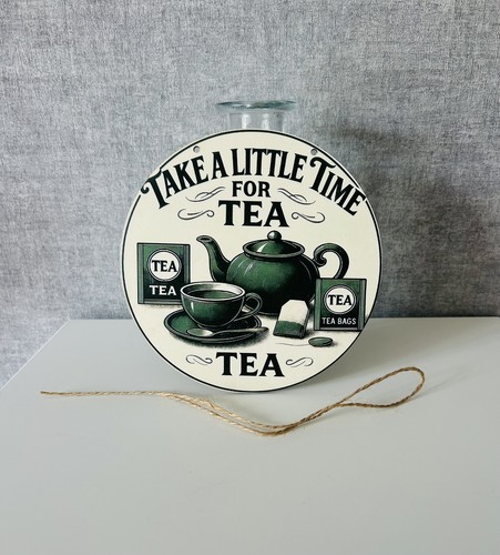 Vintage round wooden tea - round,