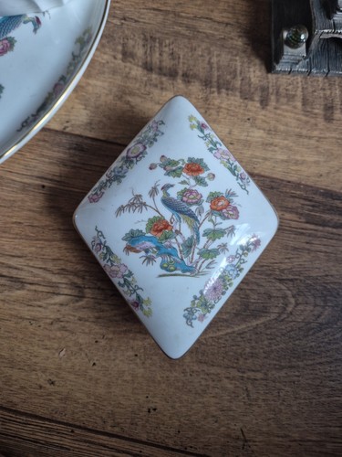 Wedgwood kutani crane - crane, bone
