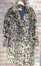 PER UNA FAUX FUR LEOPARD PRINT