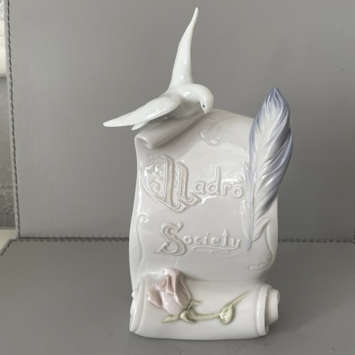 Lladro 7677 collectors society - lladro,
