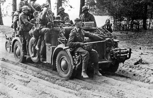 Enemy infantry aboard heavy
