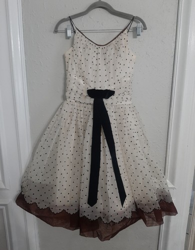 Vintage 1950s cupcake prom