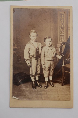 Cdv two well dressed - of, well-dressed