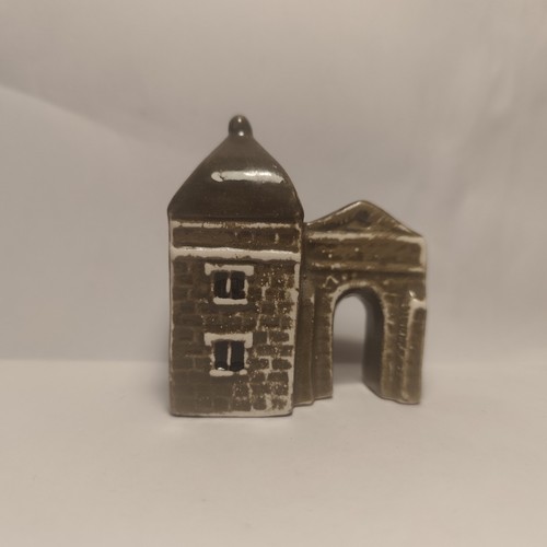 Cotswold gatehouse - no,