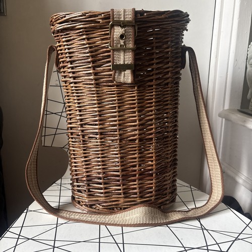 Wicker wine bottle carrier - carrier, /
