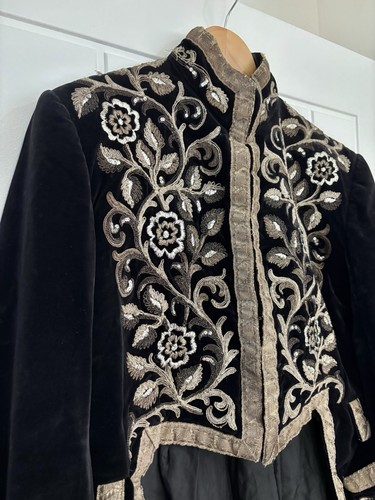 Stunning embroidered vintage