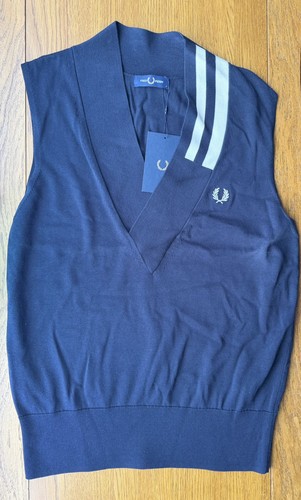 Bnwt fred perry neck broken - fred,