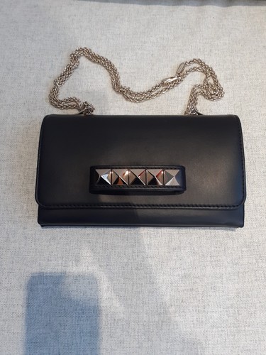 Authentic valentino garavani - authentic,