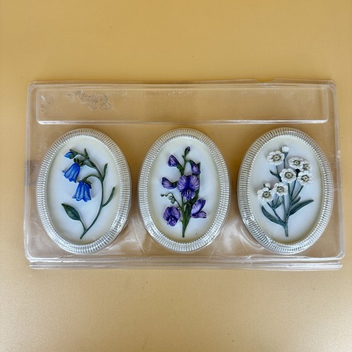 Oval floral wall - oval, plaques