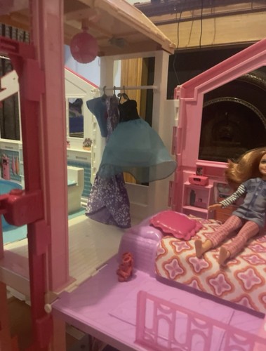 Barbie dollhouse - barbie,