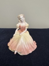 Small Coalport figurine 'Debutantes' Collection 'Beth' from 1995 by Jack Glynn. 