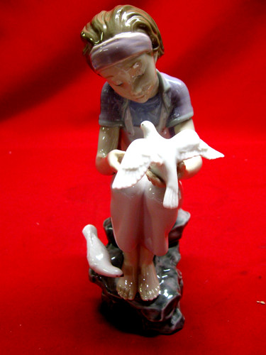 Lladro playing with doves - lladro, doves'