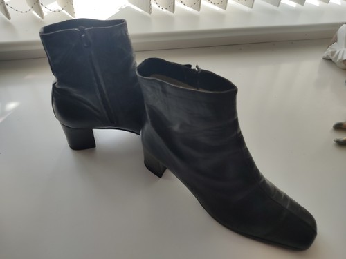 Russell and bromley - russell, very