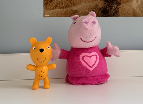 Peppa pig hide - pig, and
