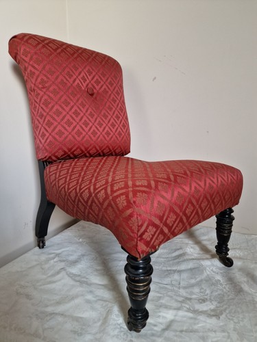 Vintage button back - back, seated