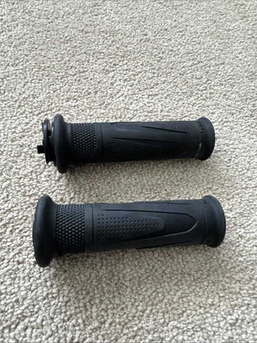 Triumph handle bar grips - bar,
