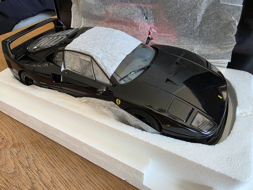 New kyosho ferrari - new, 1/18