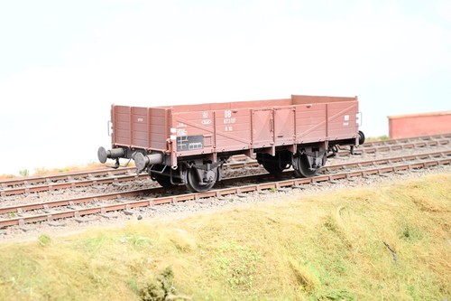 Scale models gauge rake of - o,