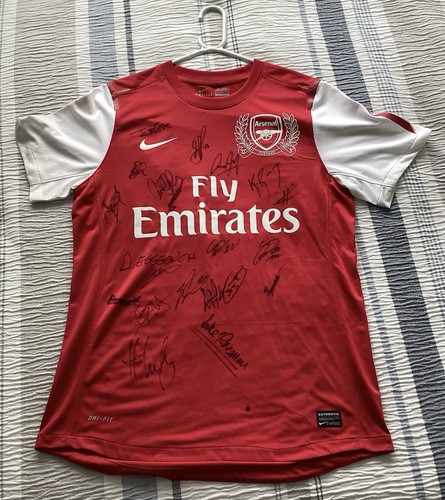 Rare signed arsenal 2011 - rare,