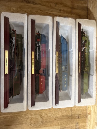 Display trains wood to - 4,